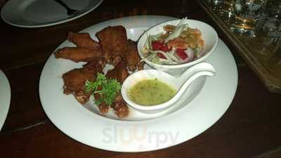 เพ้อ ผับแอนด์เรสเตอรองท์