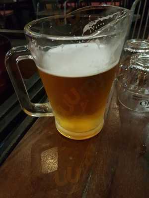 เพ้อ ผับแอนด์เรสเตอรองท์