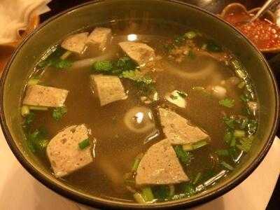 ร้านอาหาร แหนมเนืองลับแล