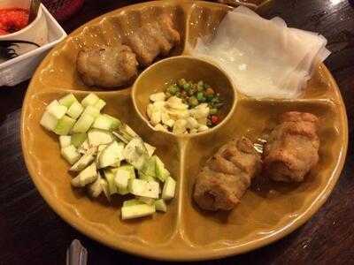 ร้านอาหาร แหนมเนืองลับแล