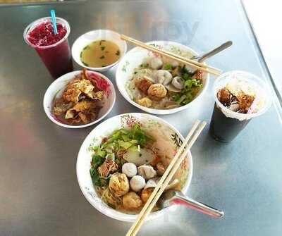 ก๋วยเตี๋ยวลูกชิ้นปลาคุณหมวย