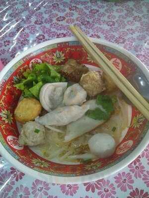 ก๋วยเตี๋ยวลูกชิ้นปลาคุณหมวย