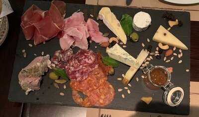 ไวน์คอนเนคชั่น - เดอะ คริสตัล วีรันด้า