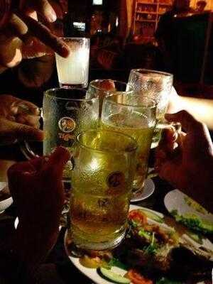 ฮันนีมูนผับ & เรสเตอรองท์