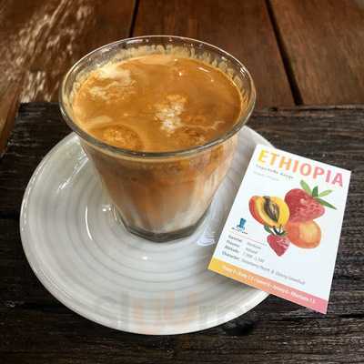 ร้านกาแฟ Tom & Team