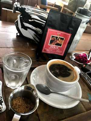 ร้านกาแฟ Tom & Team