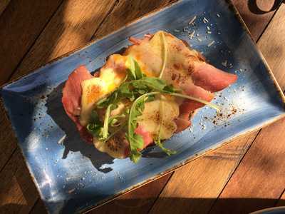 ร้านกาแฟ Tom & Team