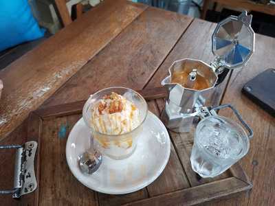 ร้านกาแฟ Tom & Team