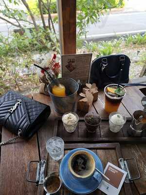 ร้านกาแฟ Tom & Team