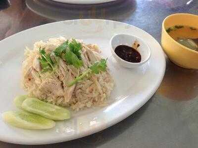 ข้าวมันไก่โอเคเบตง