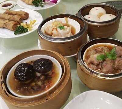 Lobby Lounge - Evergreen Laurel Hotel