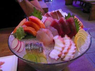 ดิบดิบคิทเช่นแอนด์บาร์