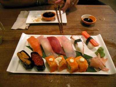 ดิบดิบคิทเช่นแอนด์บาร์