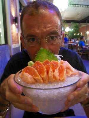 ดิบดิบคิทเช่นแอนด์บาร์