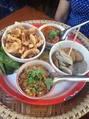 กาดมั่ว คั่วเมือง