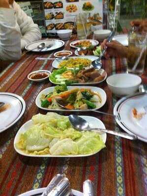 โอยั๊วะการ์เด้นแอนด์เรสเตอรองท์