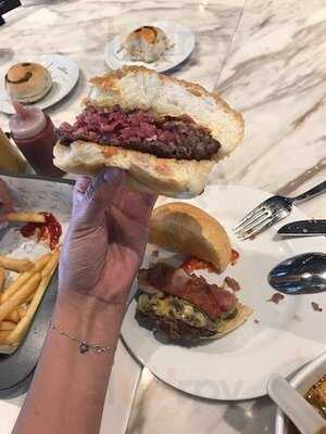 ร้าน เกรฮาวด์ คาเฟ่ สาขา มาร์เก็ต เพลส นางลิ้นจี่