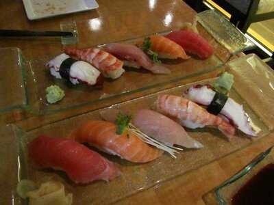 ร้านอาหารญี่ปุ่น เรนโบว์โรลซูชิ