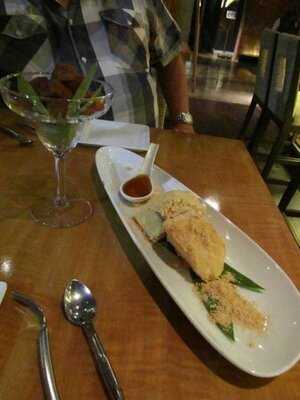 ร้านอาหารญี่ปุ่น เรนโบว์โรลซูชิ