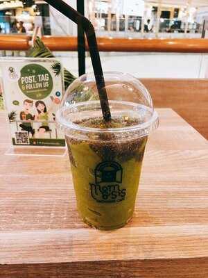 Mom & Sis The Smoothie Cafe