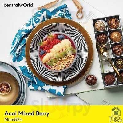 Mom & Sis The Smoothie Cafe