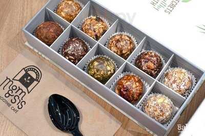 Mom & Sis The Smoothie Cafe