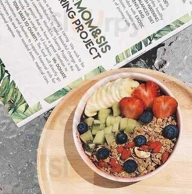 Mom & Sis The Smoothie Cafe