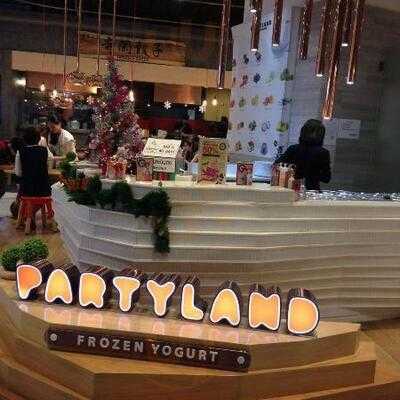 Partyland Frozen Yogurt