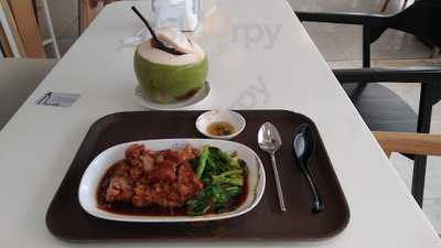 Partyland Frozen Yogurt