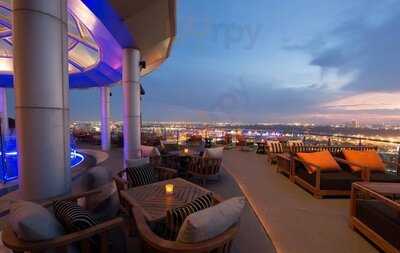 Zeppelin Rooftop Bar