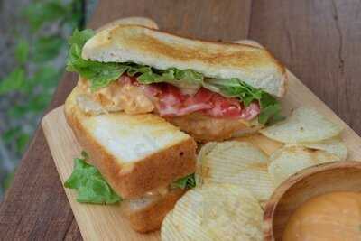 พีฟ จูซ บาร์ แอนด์ ฟรุ๊ต คาเฟ่