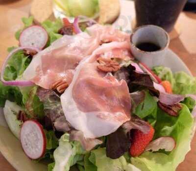 พีฟ จูซ บาร์ แอนด์ ฟรุ๊ต คาเฟ่