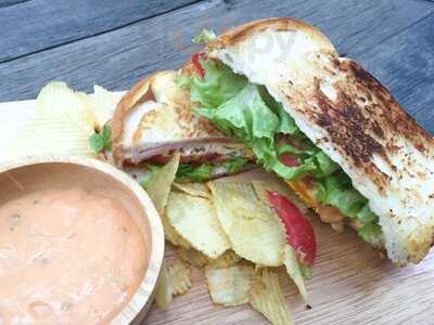 พีฟ จูซ บาร์ แอนด์ ฟรุ๊ต คาเฟ่