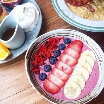 พีฟ จูซ บาร์ แอนด์ ฟรุ๊ต คาเฟ่