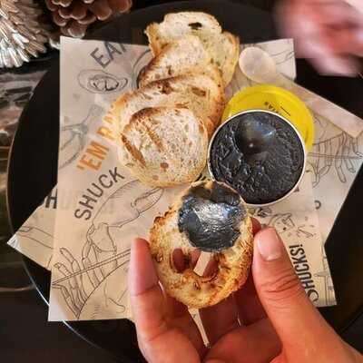 เดอะ รอว์ บาร์ เอราวัณ