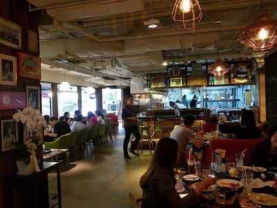 เดอะ รอว์ บาร์ เอราวัณ