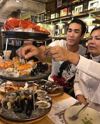 เดอะ รอว์ บาร์ เอราวัณ