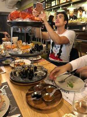 เดอะ รอว์ บาร์ เอราวัณ