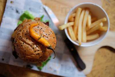 The Artwins Restaurant And Bar