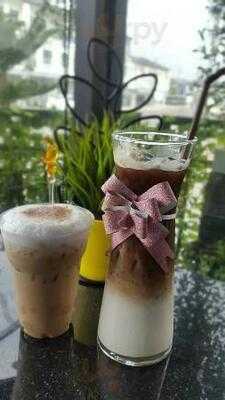ทูมูน คาเฟ่