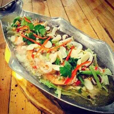 ปลาวาฬ บุฟเฟ่ต์ ซีฟู้ด ทะเลเผา