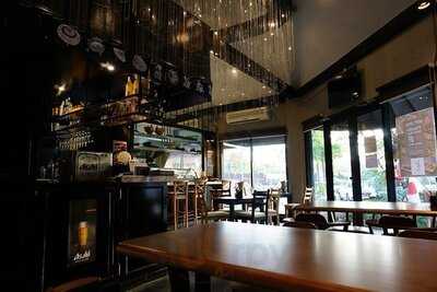 Kobore Sushi Bar & Sake