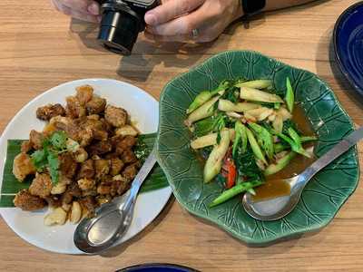 ร้านอัญชัญ