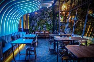 Happy Trees Bistro & Bar