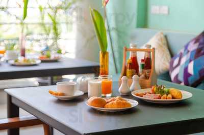 ห้องอาหาร สาทรคาเฟ่