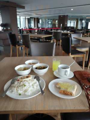 โรงเตี๊ยมชายคลอง ร้านอาหาร