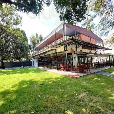 Le Peche Steak & Seafood