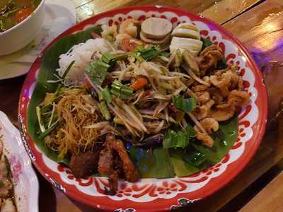 ร้านอาหาร ไก่ย่างเขาสวนกวางไอรินทร์