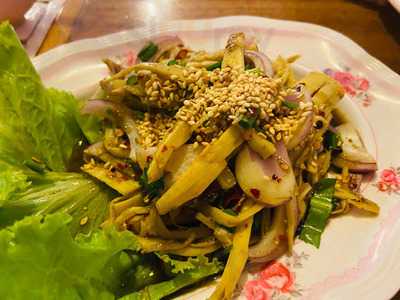 ร้านอาหาร ไก่ย่างเขาสวนกวางไอรินทร์