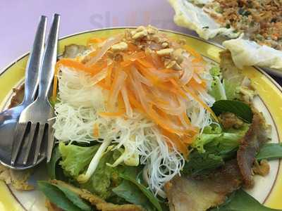 ร้านอาหาร มาดามอัน